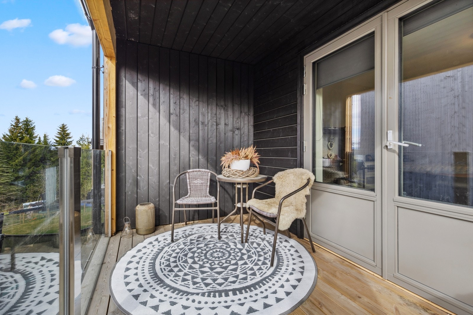 Vestvendt balkong utenfor soverom 3. Galleribilde