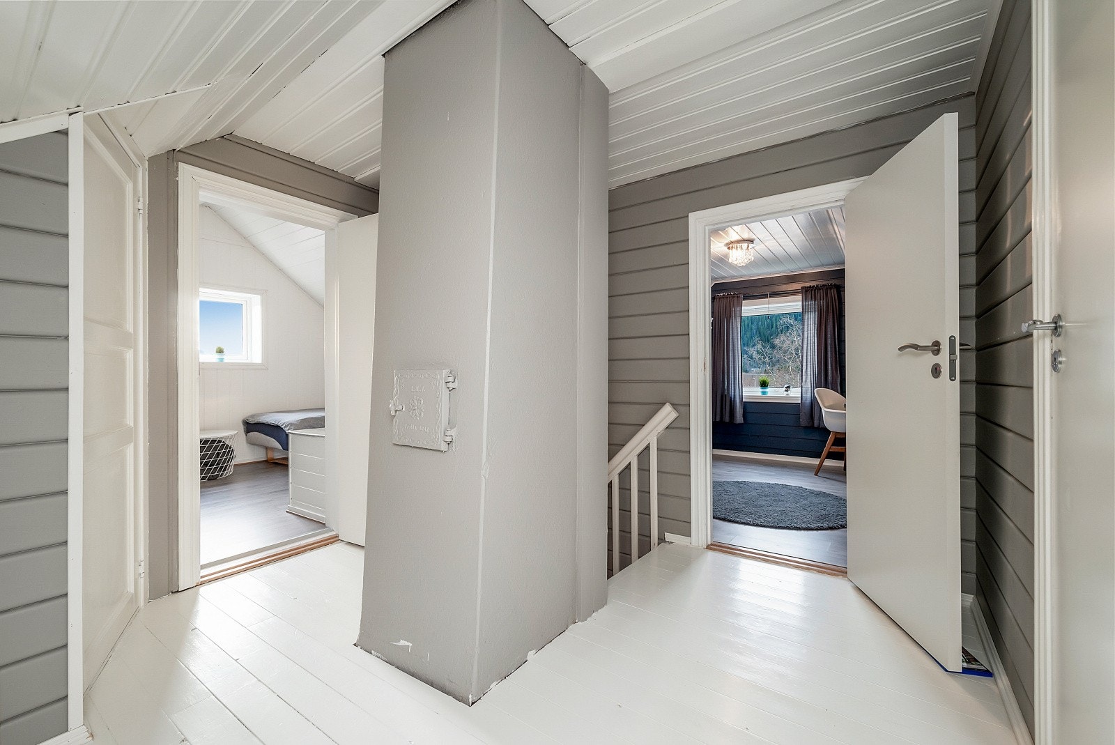 Loftsetasjen er nylig malt, og fremstår lys, fresh og innbydende. Galleribilde