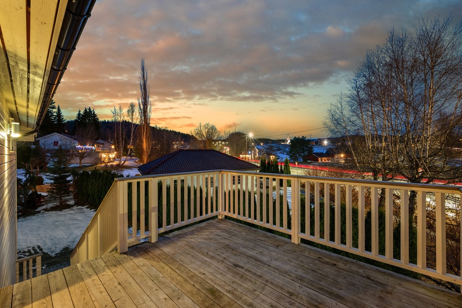 Verandaen vender mot sør/sørvest og byr på gode solforhold store deler av dagen. Galleribilde