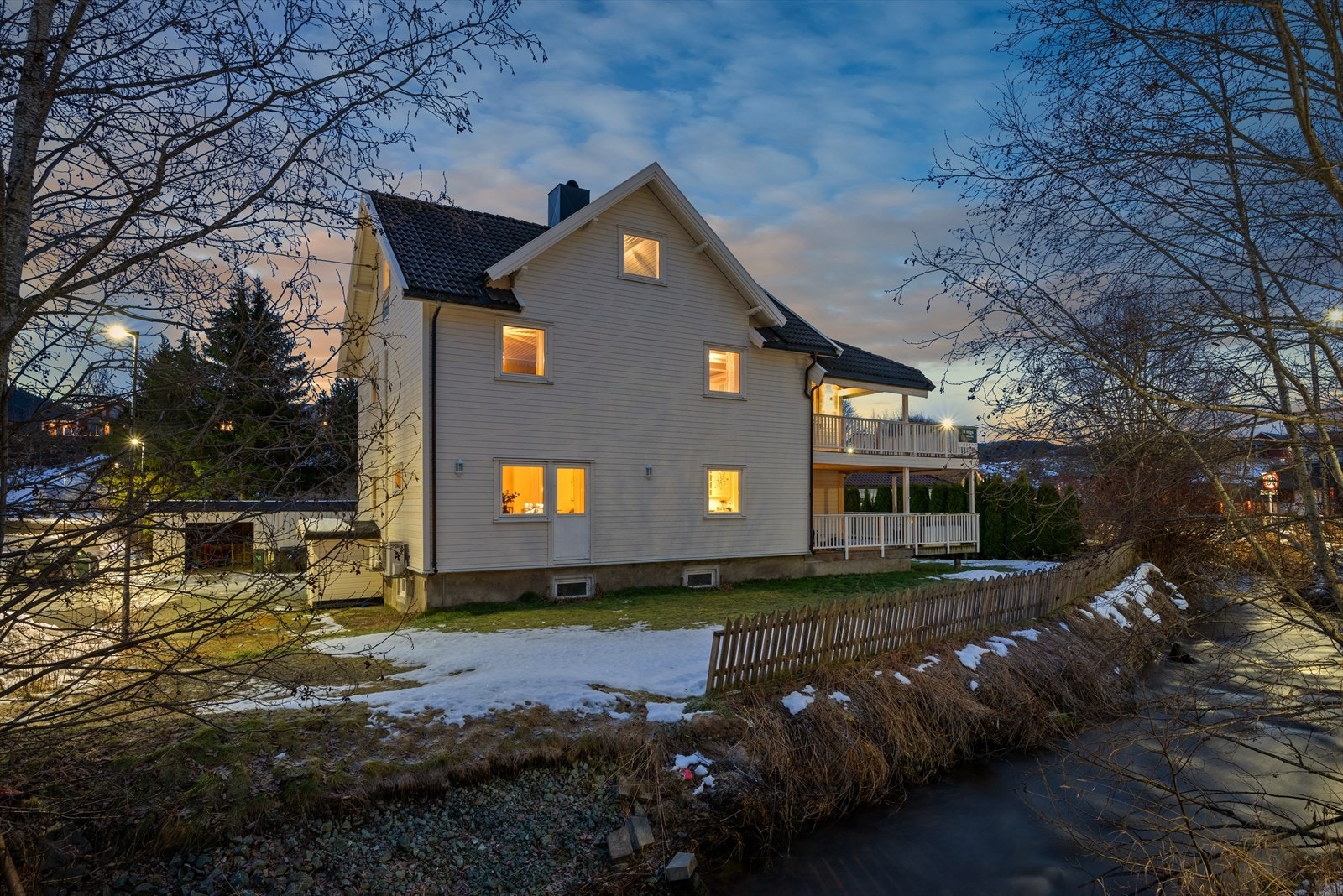 Området omkranses av vakker natur, med tilgang til flotte turstier langs Gaula. Galleribilde