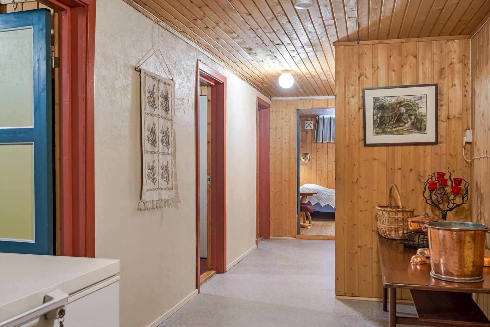 Gang/trapperom i kjeller. Galleribilde