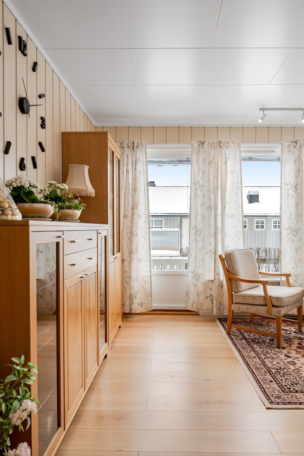 Fra stuen er det utgang til en solrik sydvendt terrasse på ca. 7m². Galleribilde