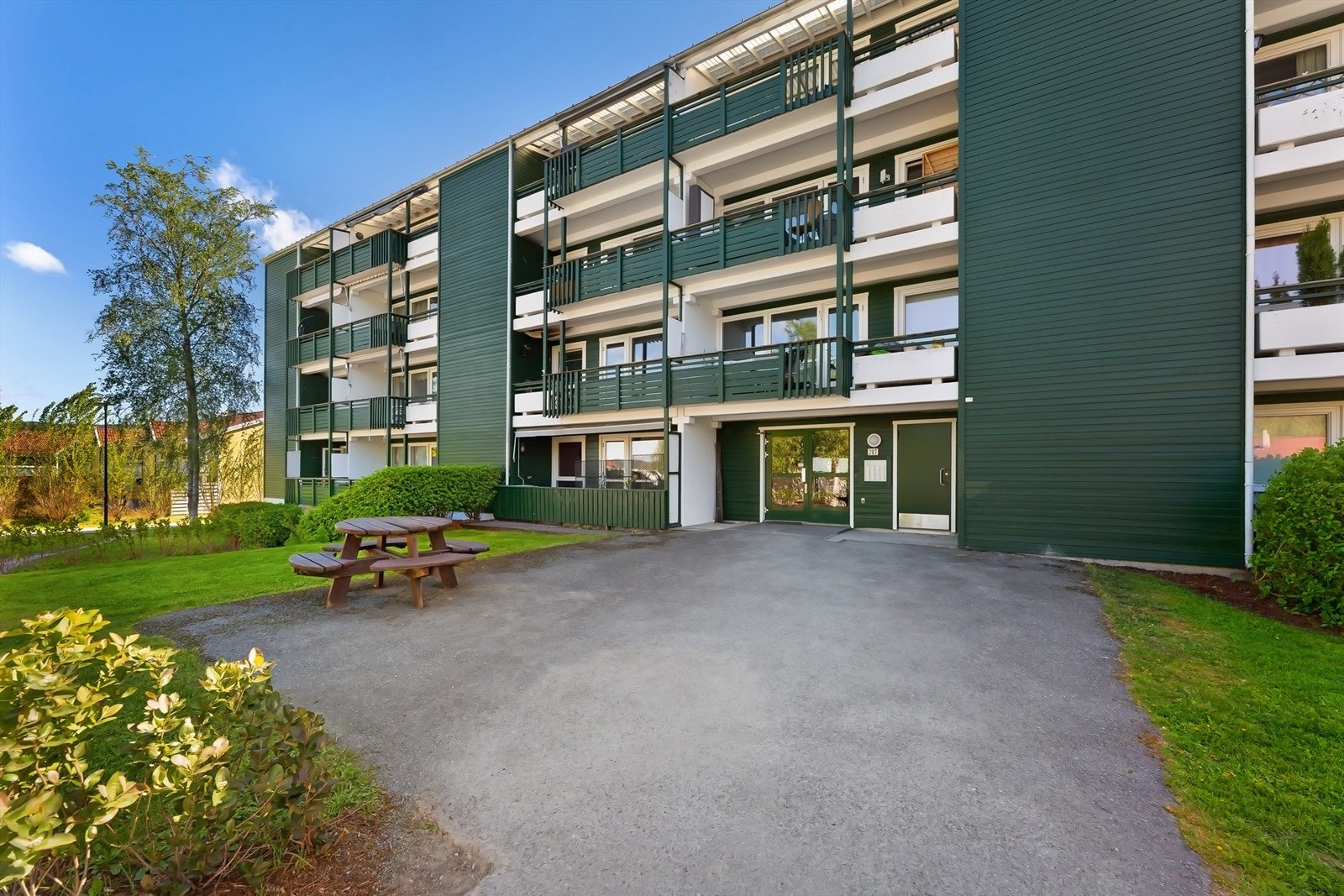 Buss rett utenfor - ekspressrute til Oslo om morgenen. Velkommen til visning! Galleribilde