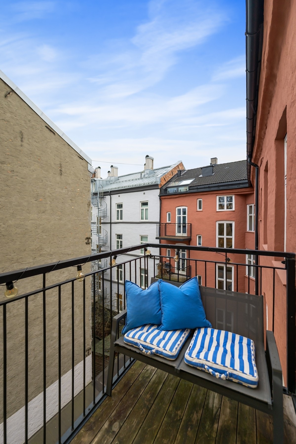 Hovedsoverommet har utgang til leilighetens balkong. Galleribilde