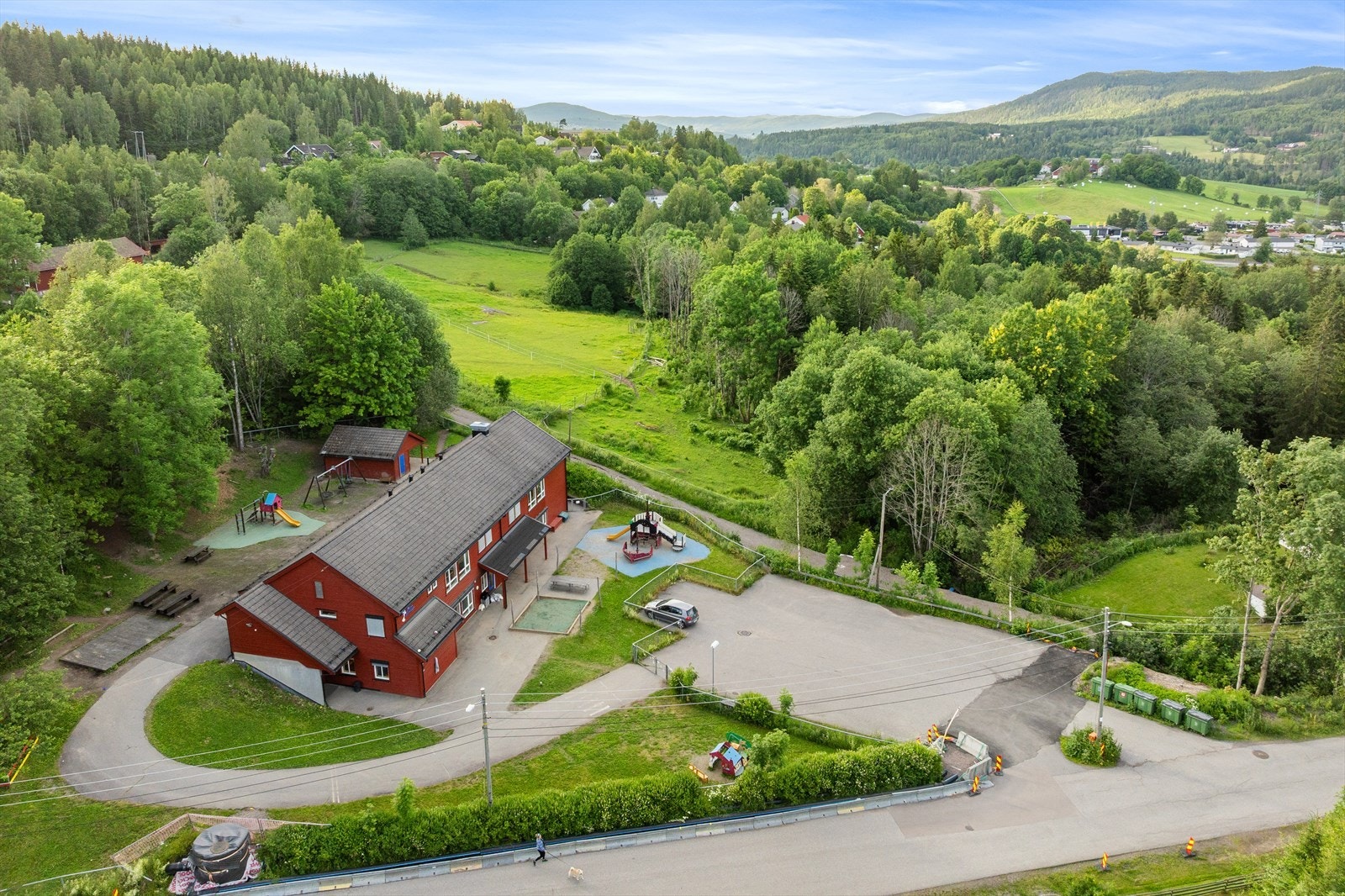 Området er ideelt for barnefamilier, med kort vei til både skoler og barnehager. Galleribilde