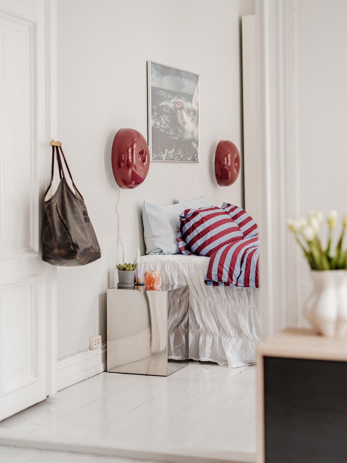 Sjarmerende tregulv går igjen i hele leiligheten. Galleribilde