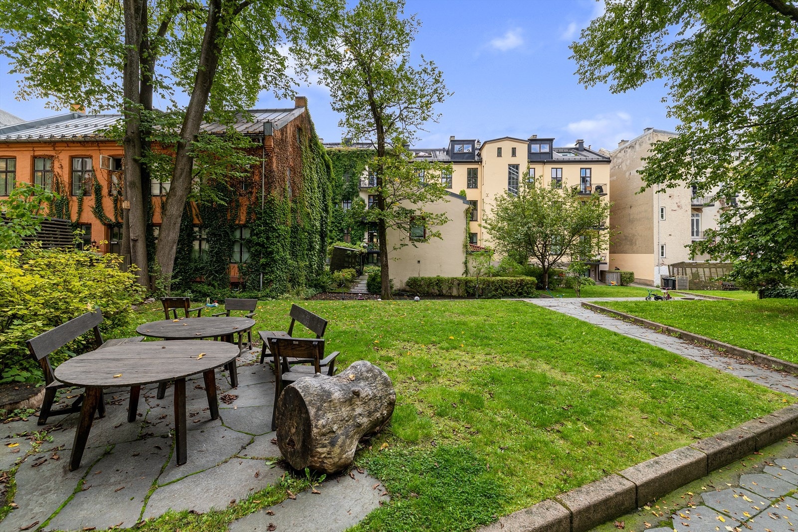 Her kan man nyte roen i grønne omgivelser, midt i sentrum. Galleribilde