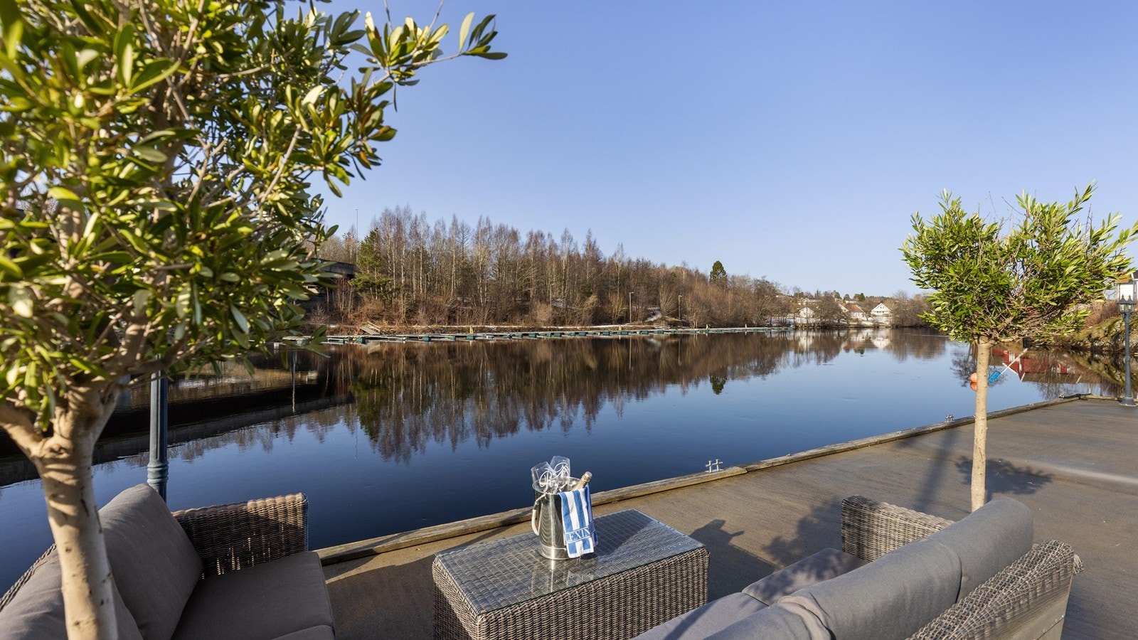 Nydelig utsikt over vannspeilet i Nidelva Galleribilde