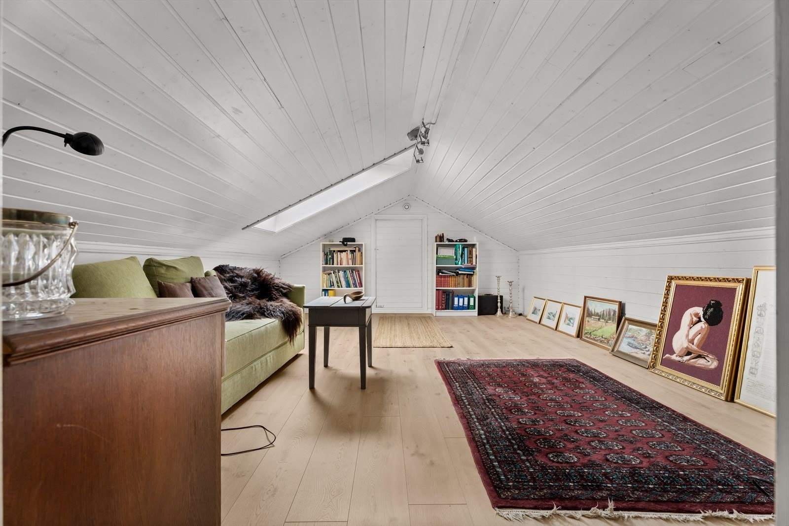 Innredet loftsrom som gir et fleksibelt areal. Bruksendring er søknadspliktig. Galleribilde