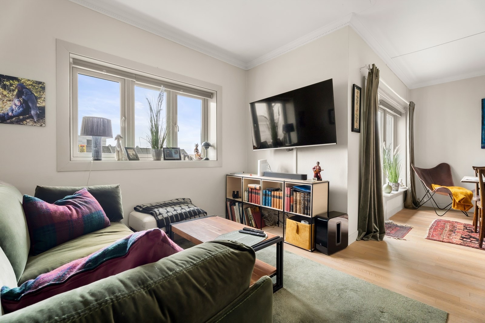 En hyggelig krok for TV-titting, adskilt fra hovedstuen. Galleribilde