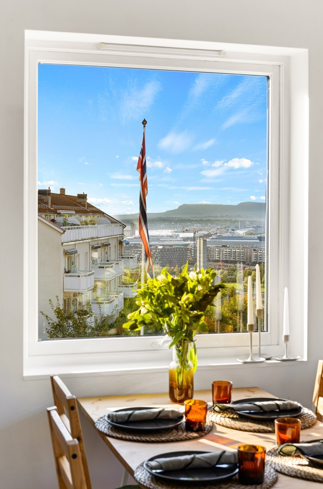 Nydelig utsikt fra de fleste vinduene. Galleribilde