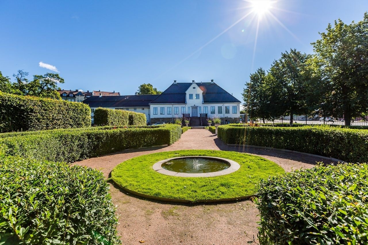 Historiske Ladegaarden er perfekt for koselig gåturer sommerhalvåret. Galleribilde