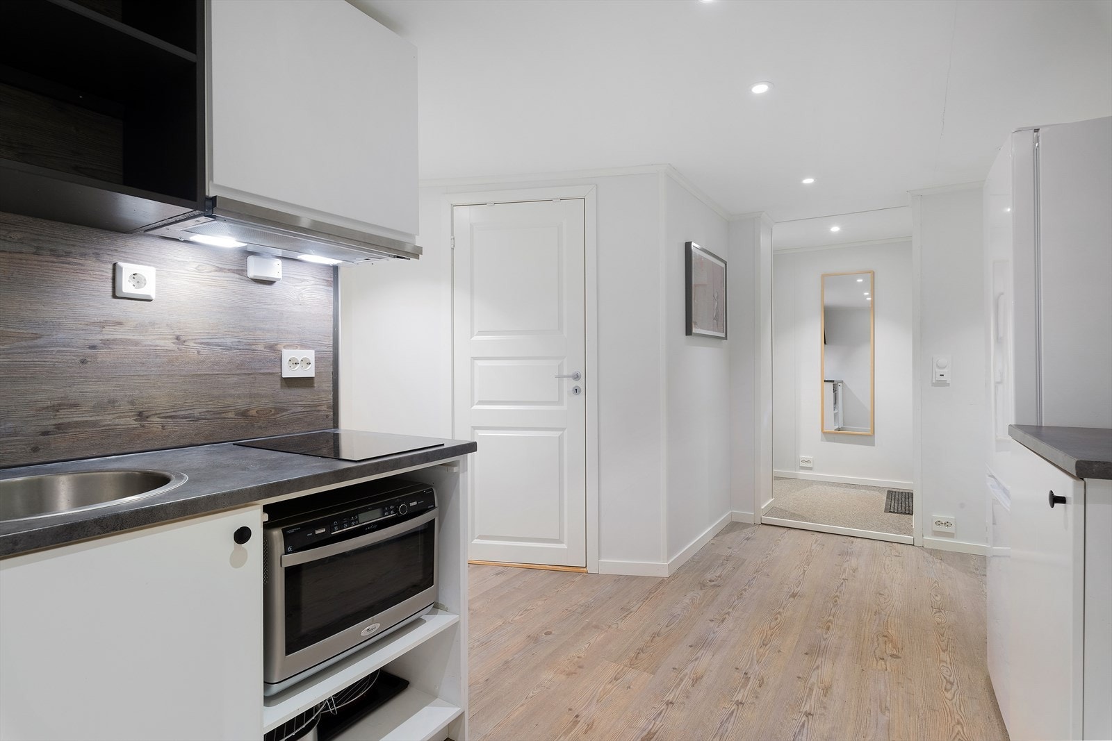 Underetasjen var tidligere en del av hoveddelen, men her er den interne trappen mellom etasjene blitt fjernet - Galleribilde