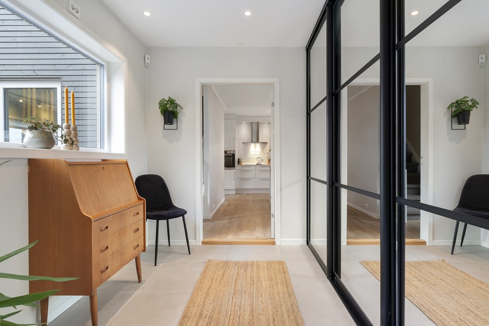 - og stor skyvedørsgarderobe. Galleribilde