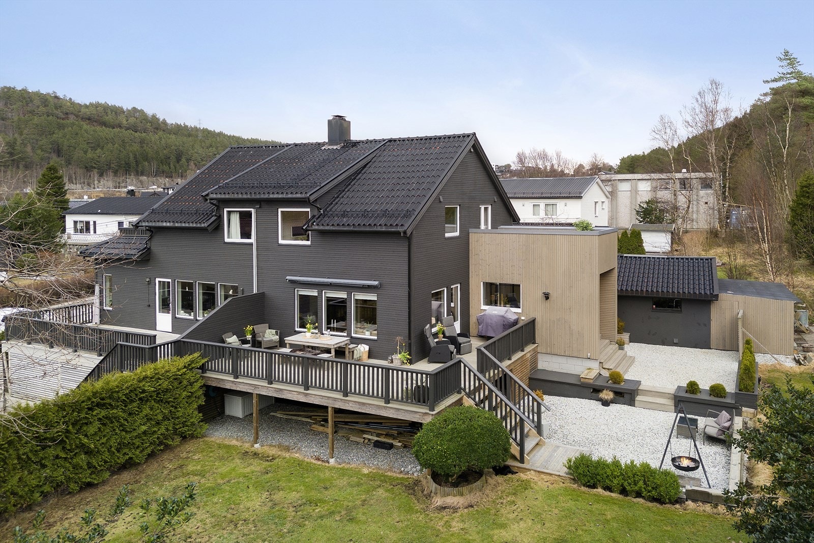 Dette er en flott halvpart av en tomannsbolig beliggende i et svært attraktivt boligområde. Galleribilde