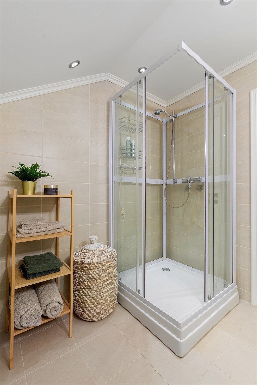 Dusjkabinett i hjørnet. Galleribilde