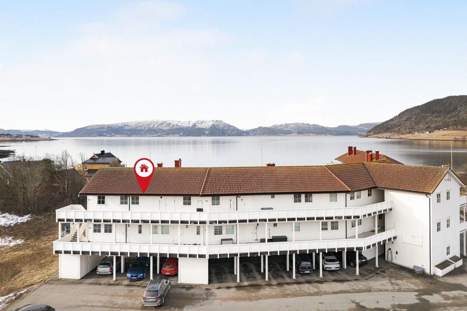 Dette er en moderne 4-roms selveierleilighet med topp/endebeliggenhet. Galleribilde