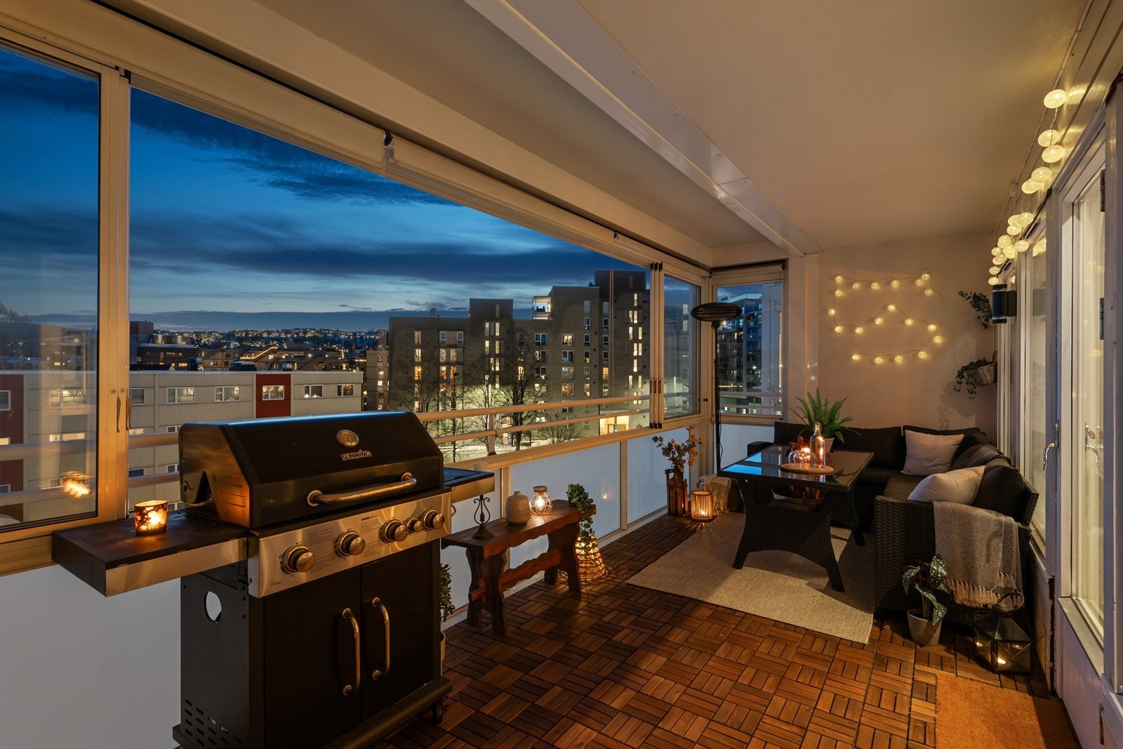 Her kan du nyte av en stor balkong på 16 kvm. Galleribilde