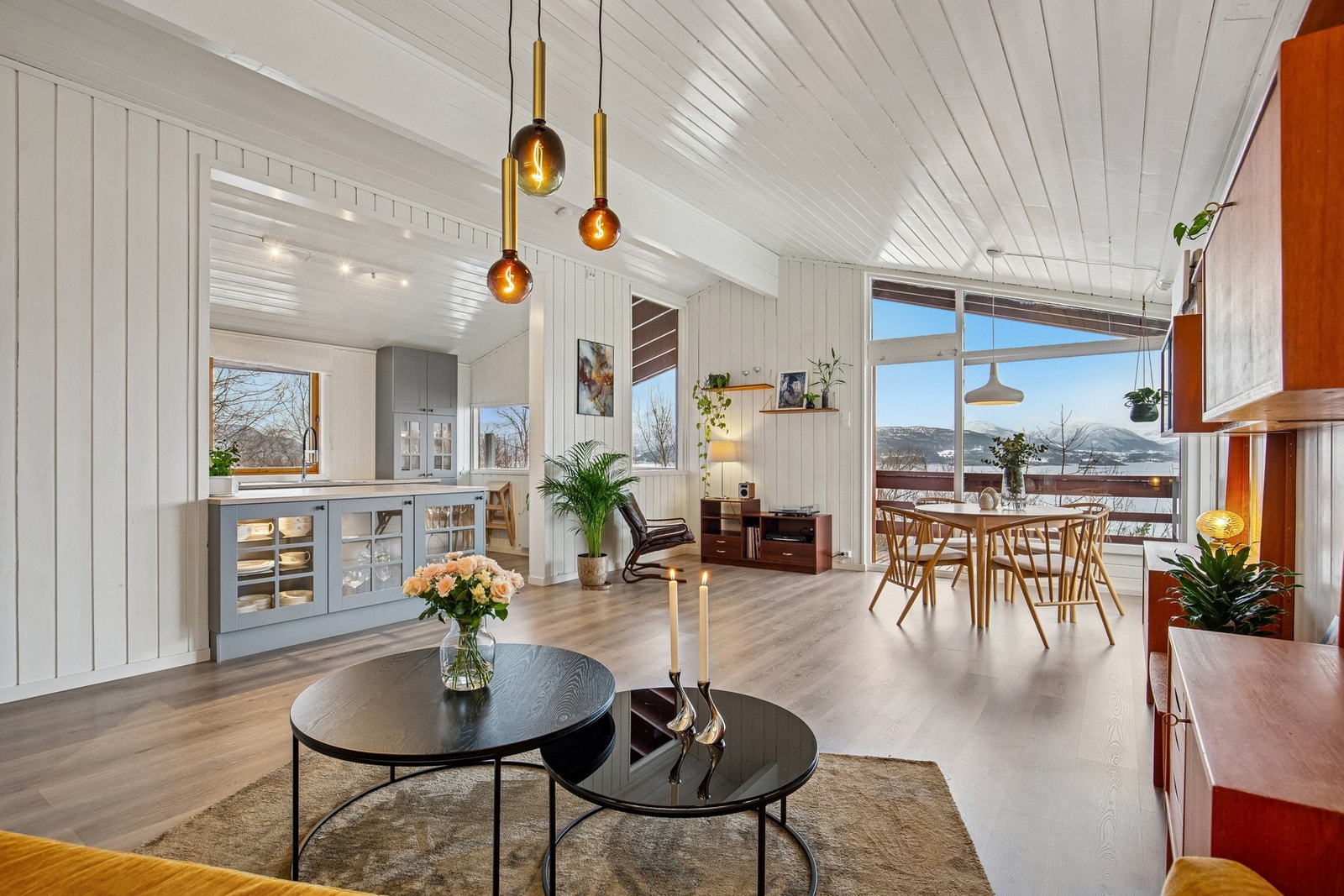 Her er det god plass til sofagruppe og spisestue Galleribilde