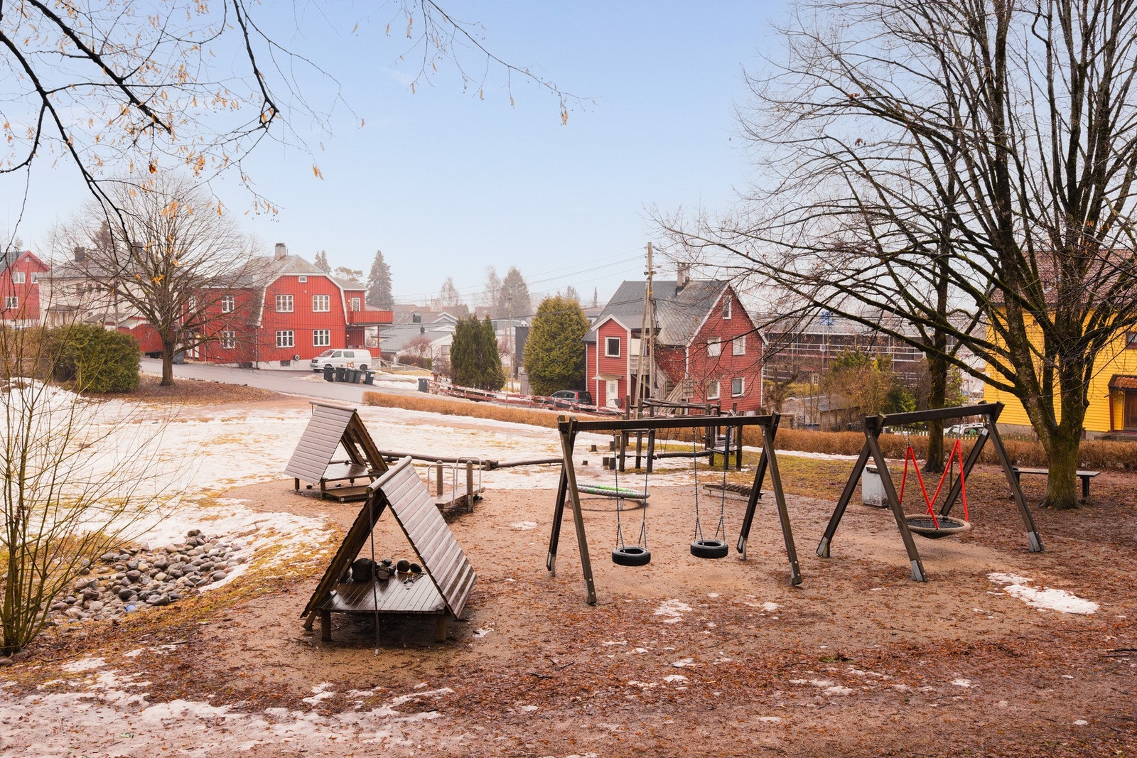 - Lekeplass for de små rett utenfor leiligheten - Galleribilde