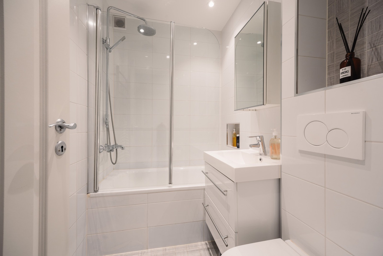 - Pent flislagt baderom med varme i gulv - Galleribilde