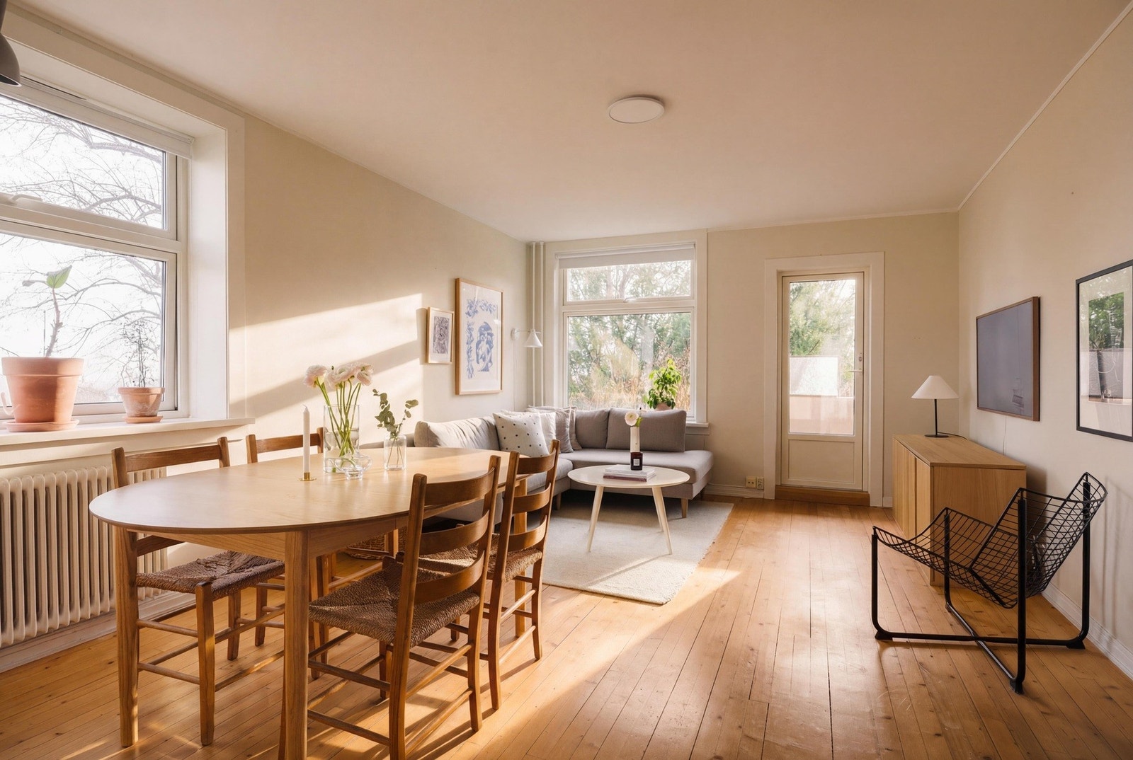 - Fra stuen er det adkomst til balkongen - Galleribilde