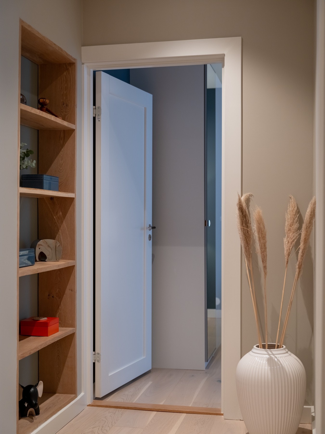 Boligen har gjennomførte finisher og er godt arealutnyttet. Galleribilde