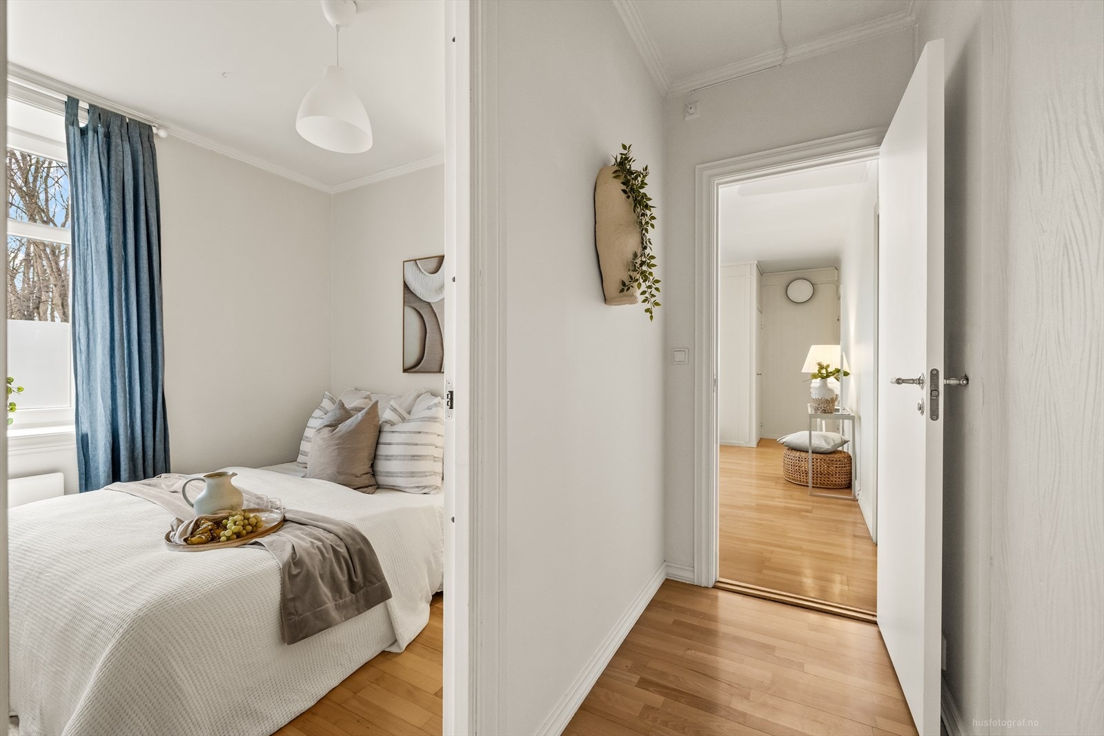 Innvendige dører er malte og glatte, som gir et rent uttrykk. Galleribilde