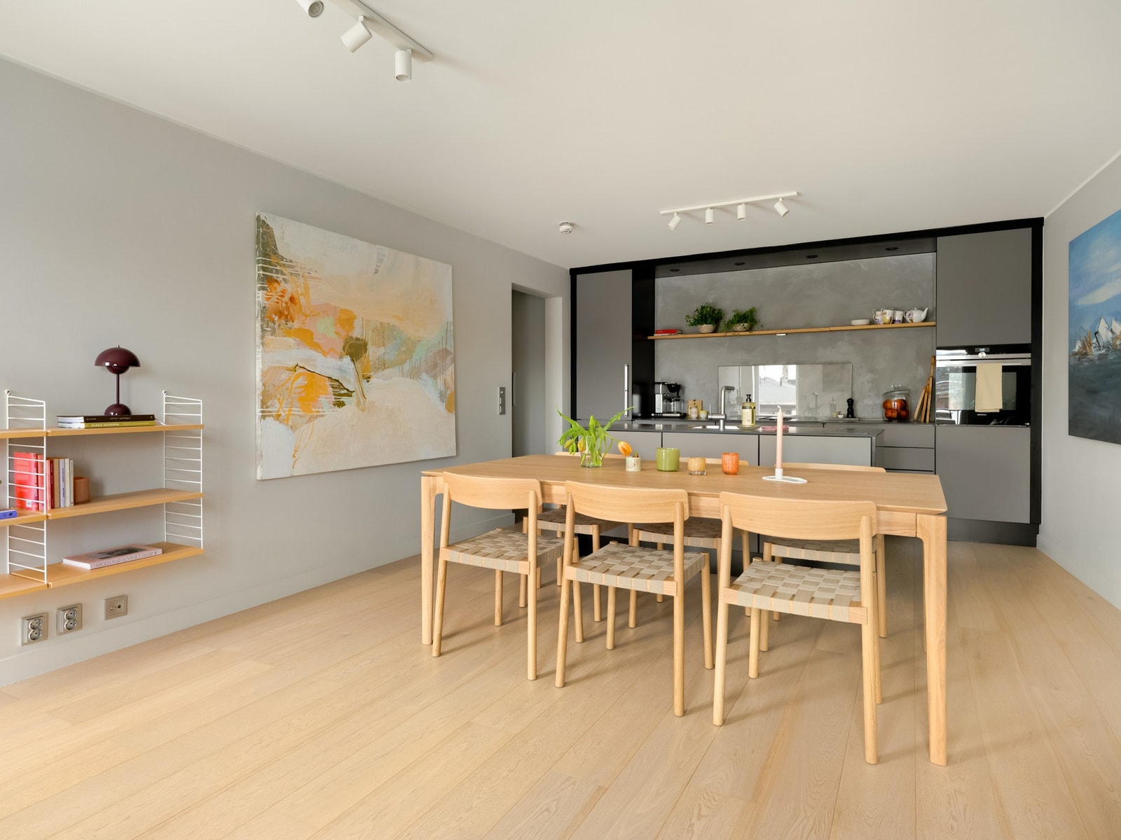 Leiligheten er vestvendt, og har derfor gode lysforhold gjennom hele dagen Galleribilde