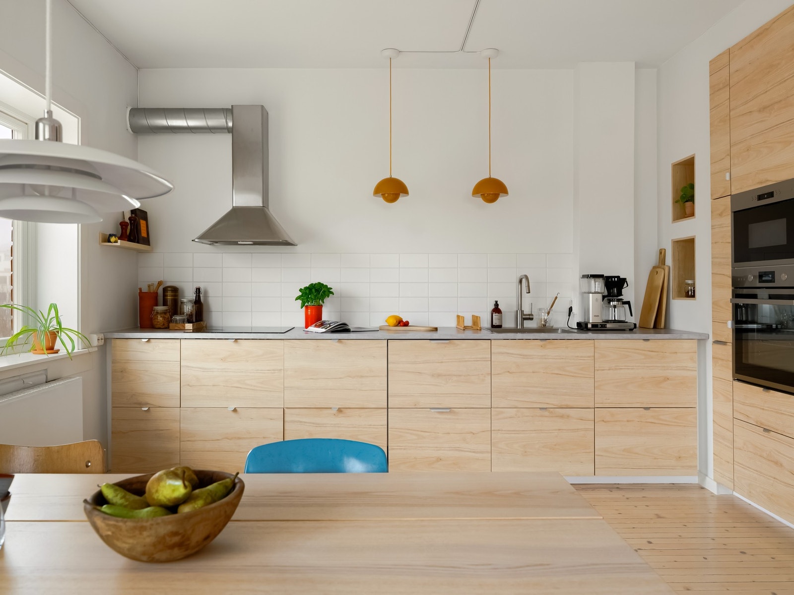 Selve kjøkkenet er av den lekre sorten, og helt nytt i 2021. Da ble også planløsningen åpnet til dagens løsning. Galleribilde