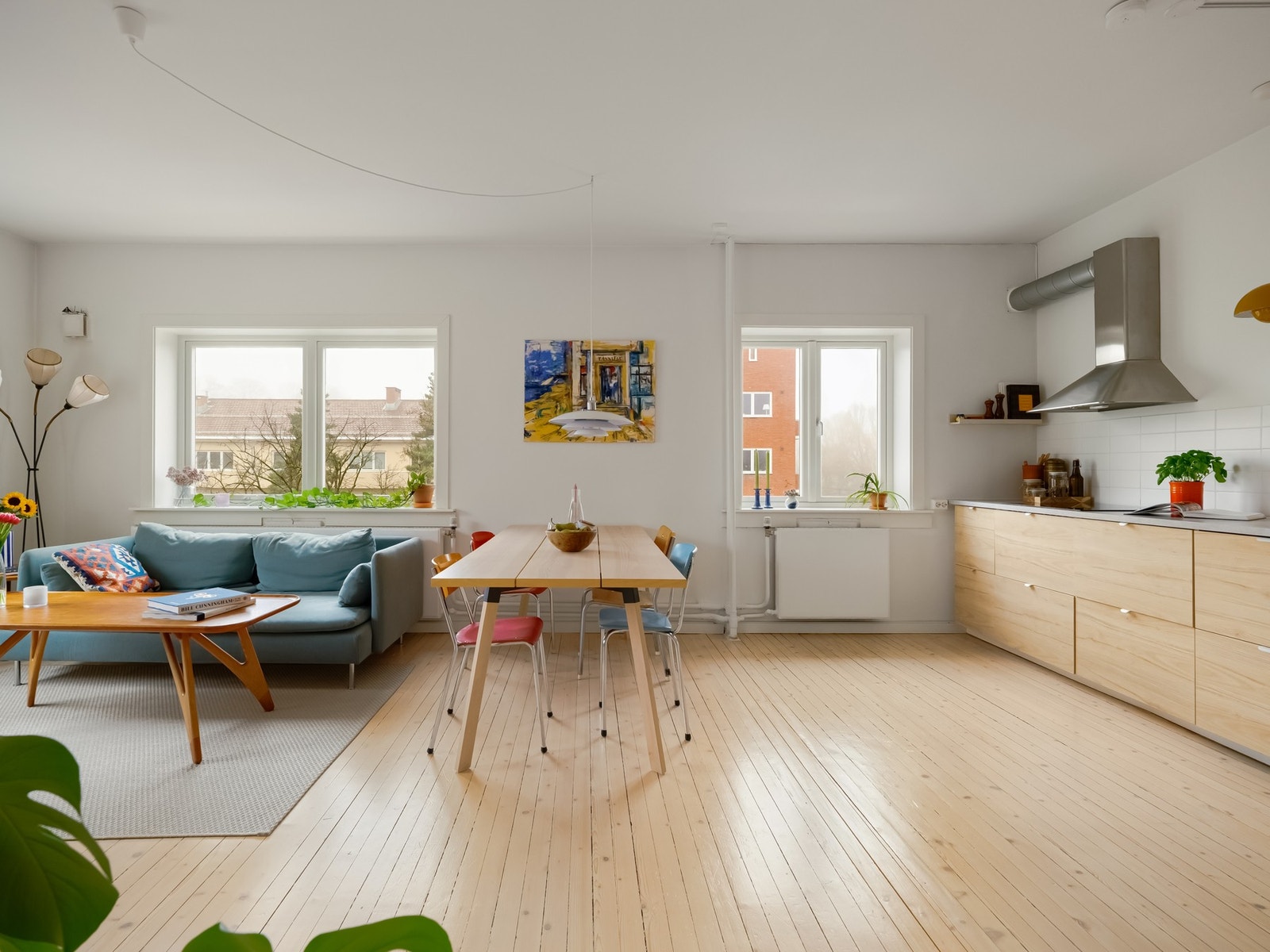 Mellom de to sonene er det bra med plass til et større spisebord. Galleribilde