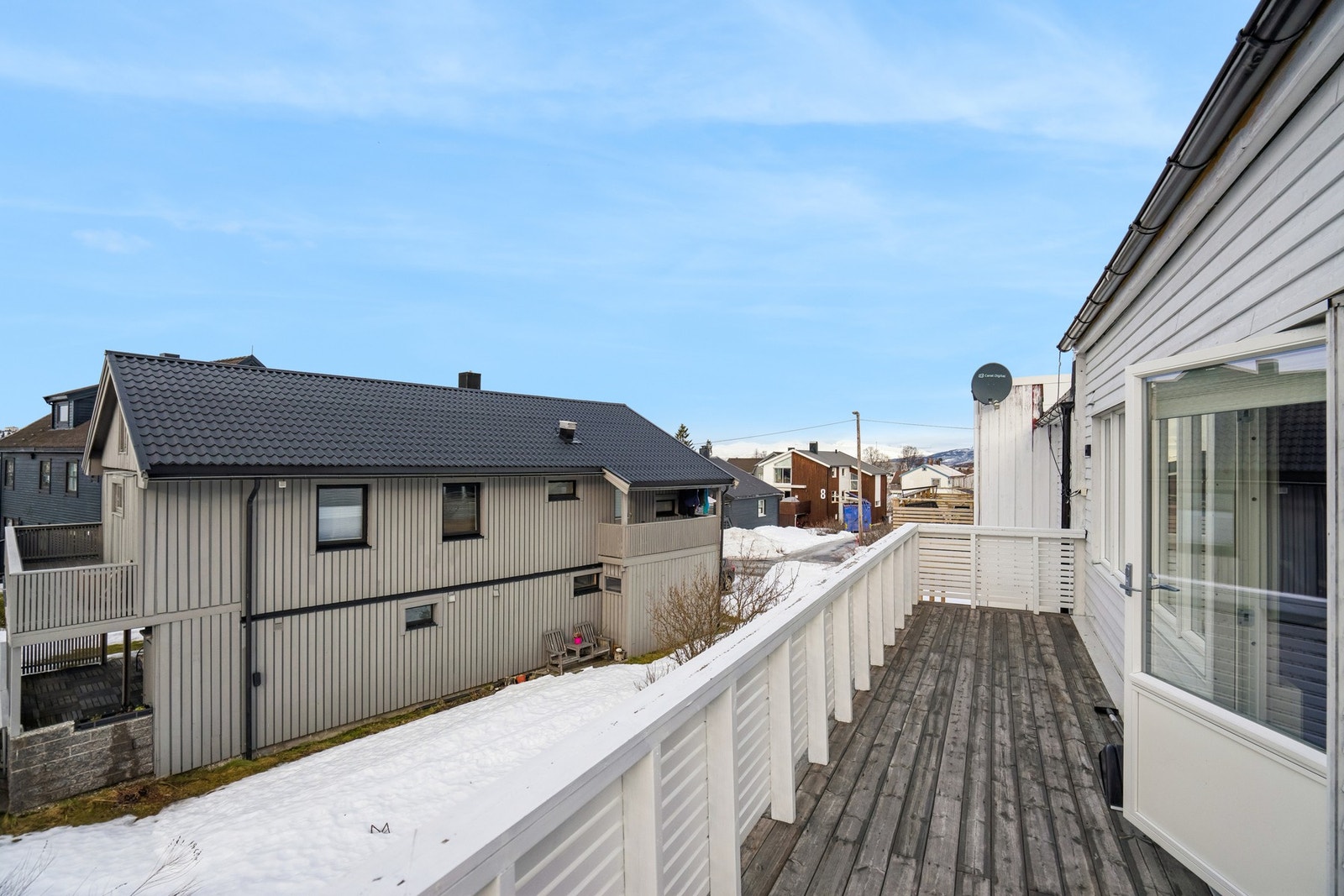 Balkong mot vest. Galleribilde