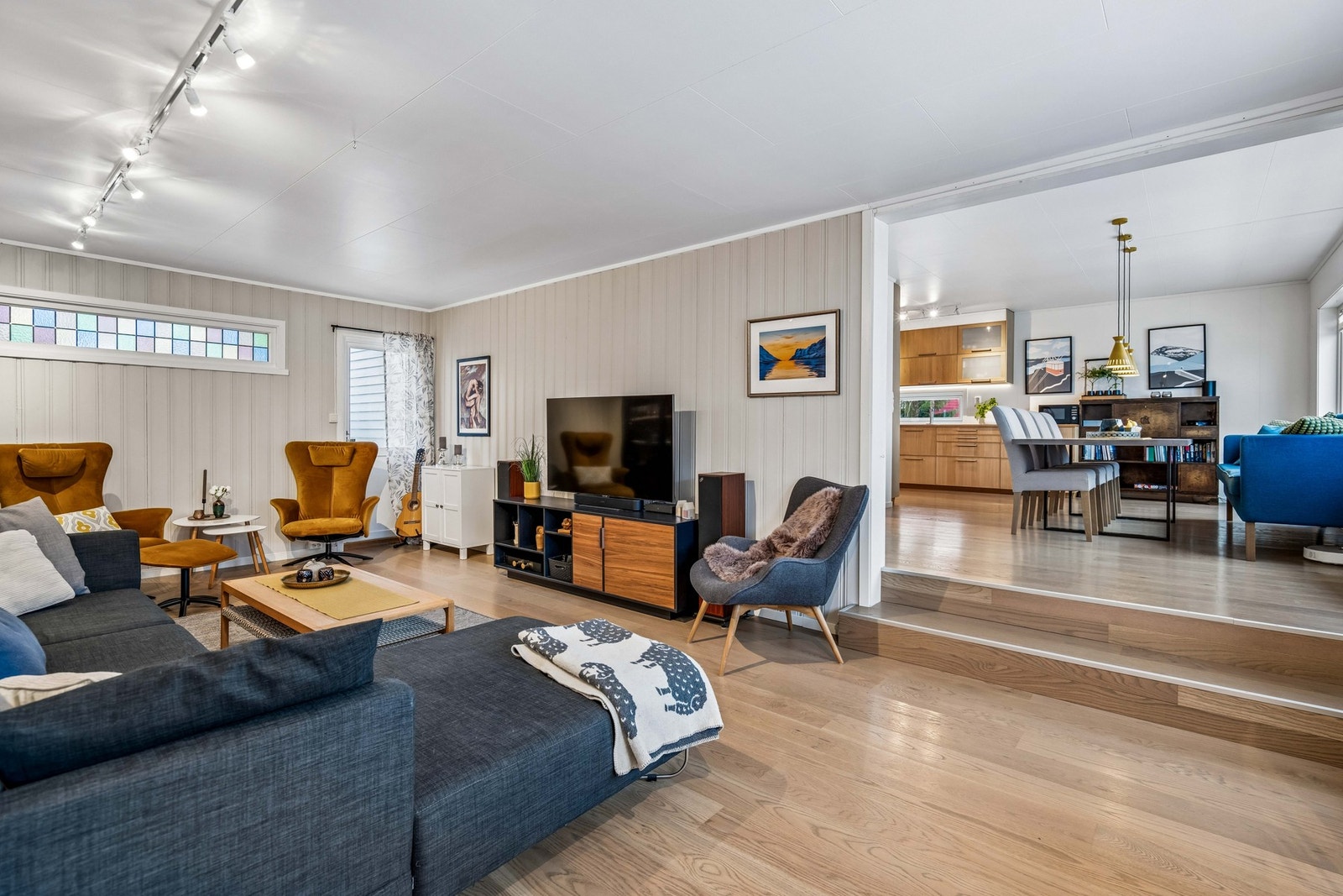 Stor stue med egen spisestue del. Galleribilde