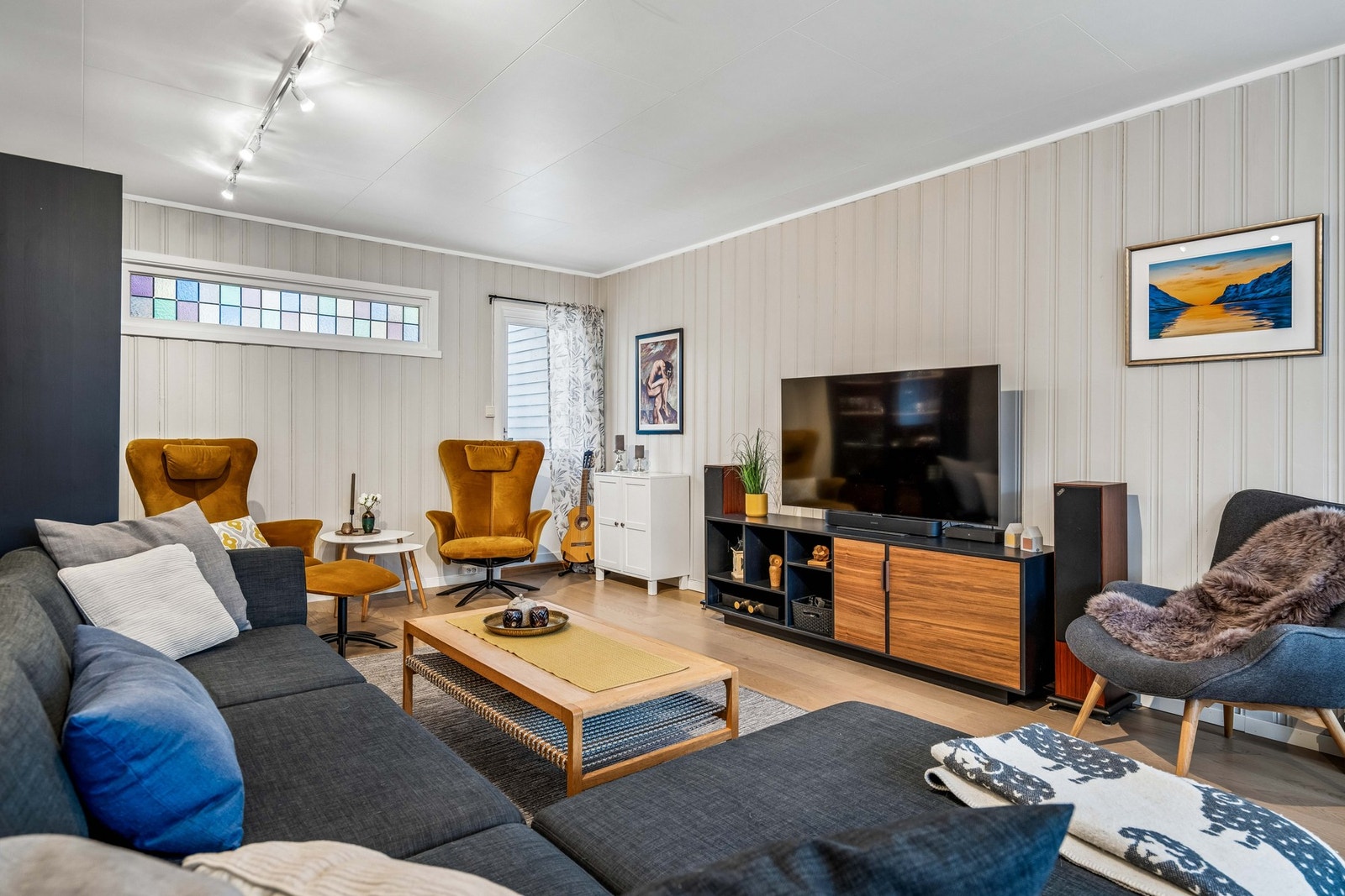 Stue med utgang til østvendt altan. Galleribilde