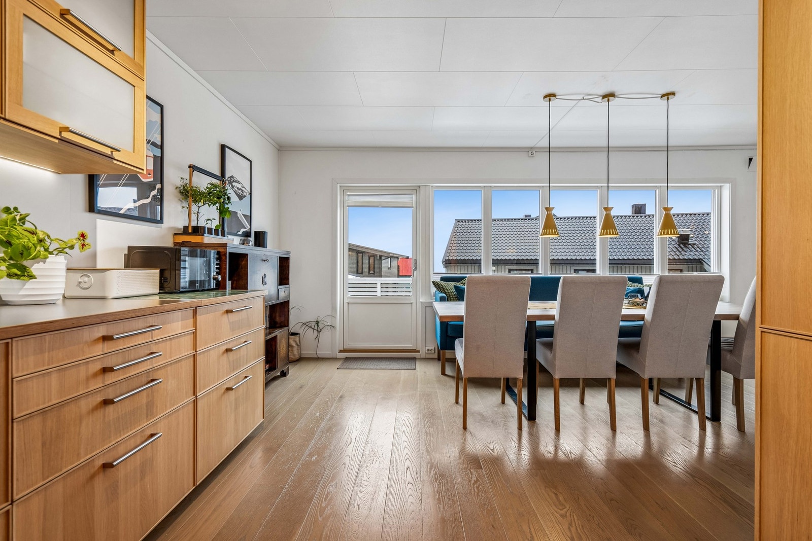 Fra spisestue er det utgang til sør/vest vendt balkong. Galleribilde