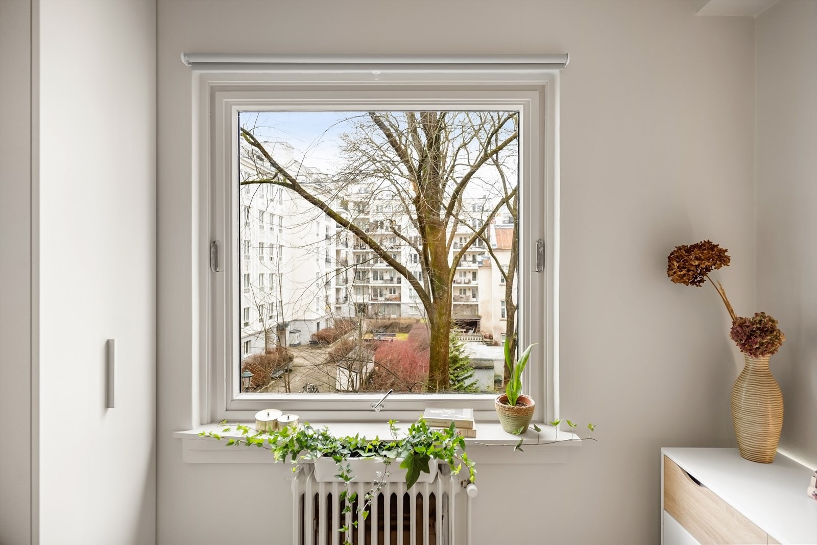 Leiligheten vender i sin helhet mot bakgård. Galleribilde