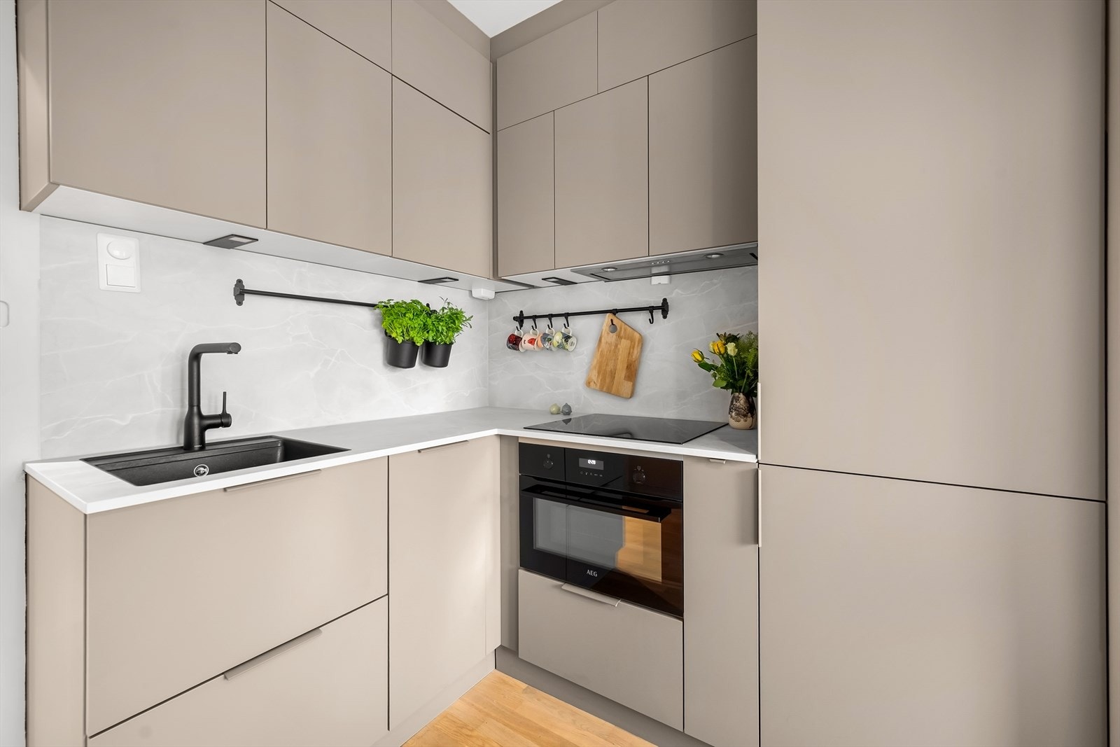 Nydelig 1-roms med blant annet et moderne og flott kjøkken fra Kvik - nytt i 2024. Galleribilde