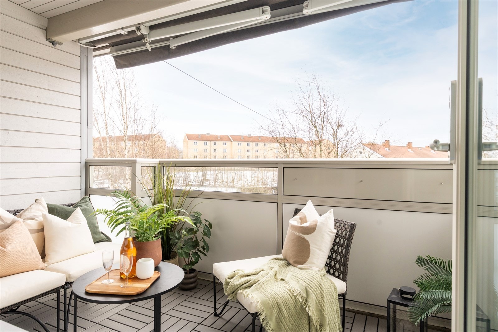 En lys og innbydende 2-roms med sydvendt, solrik balkong og gjennomgående planløsning. Galleribilde