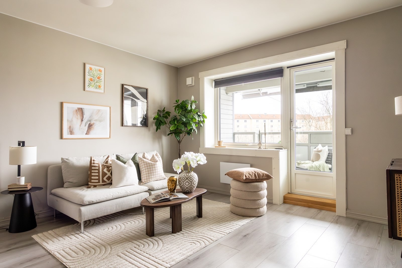 Leiligheten holder en gjennomgående god standard og et moderne uttrykk. Galleribilde