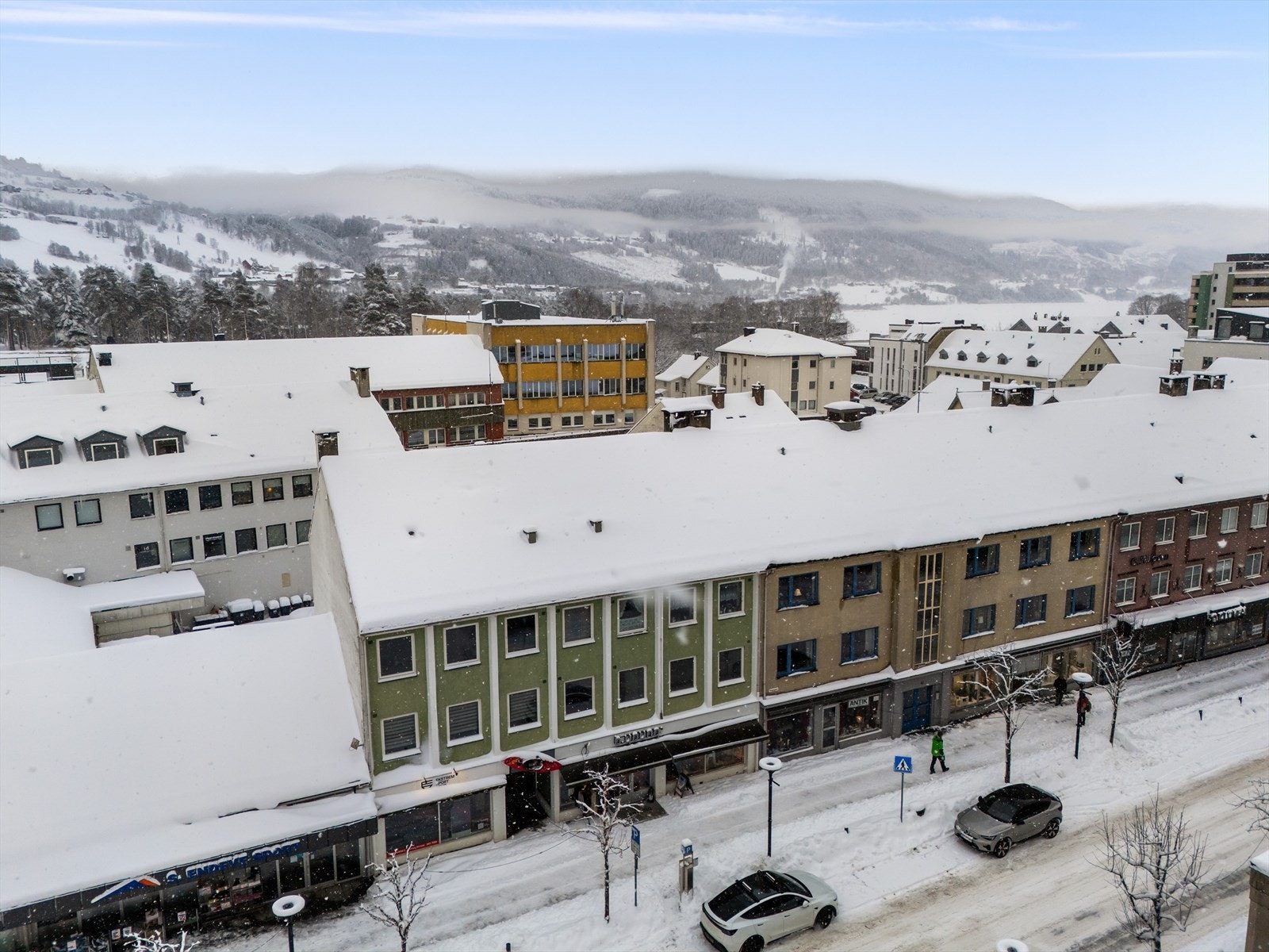 Leiligheten ligger fint til i 3.etasje midt på Vangen Galleribilde