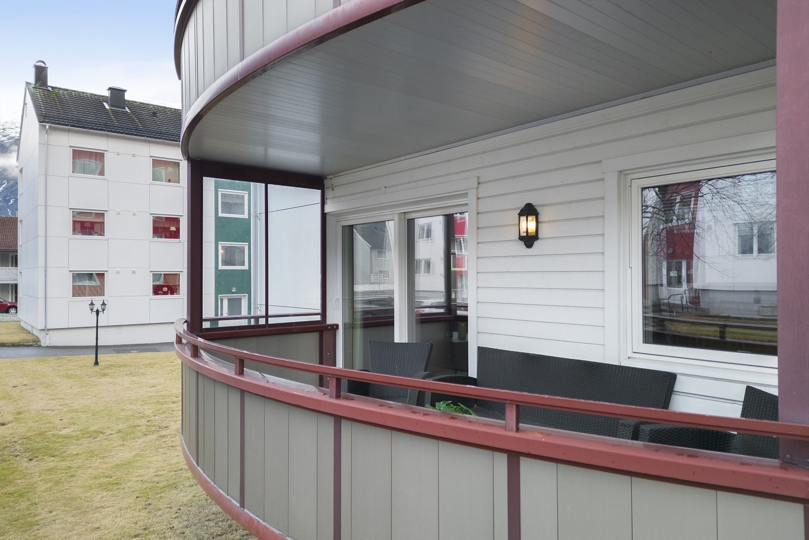 Leiligheten ligger i en høy 1. etg Galleribilde