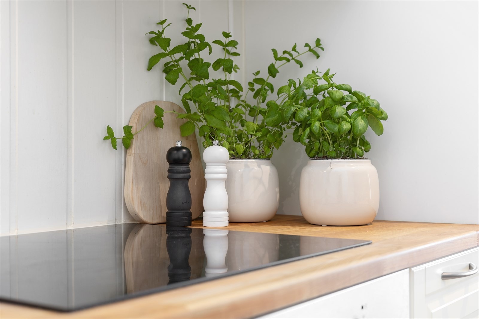 Steketopp integrert i benkeplaten. Galleribilde