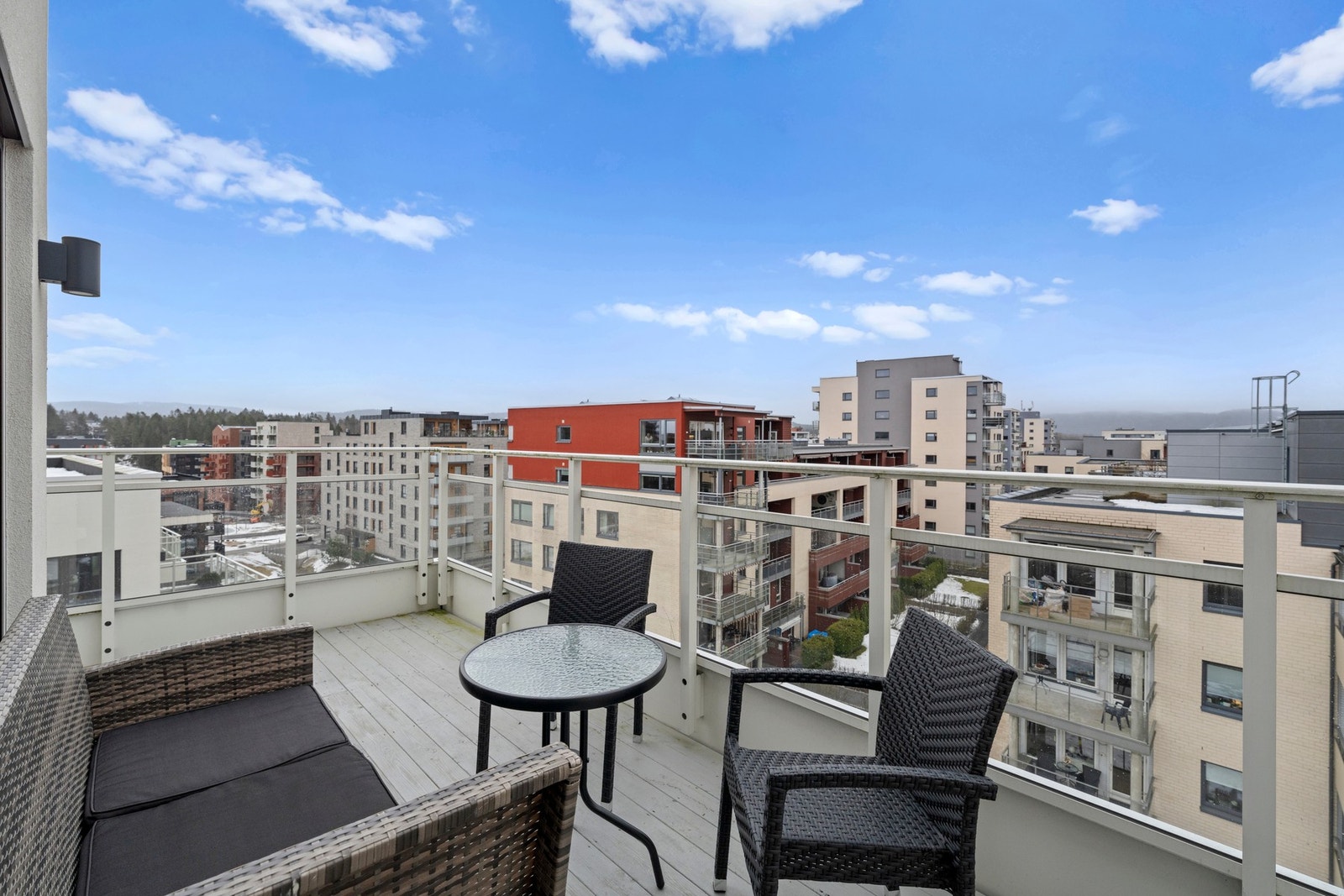 Topp- og hjørneleilighet med attraktiv, sentral og samtidig rolig beliggenhet i Lørenskog Galleribilde