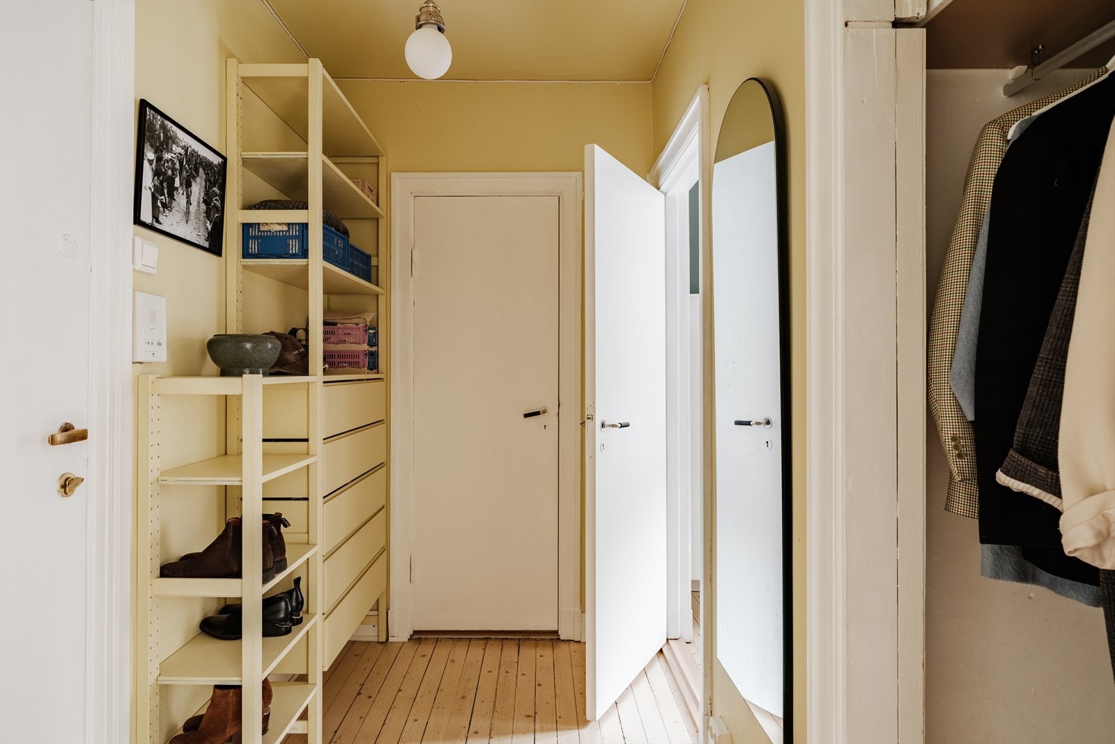 Innbyende entré som setter tonen for resten av leiligheten. Velkommen inn! Galleribilde