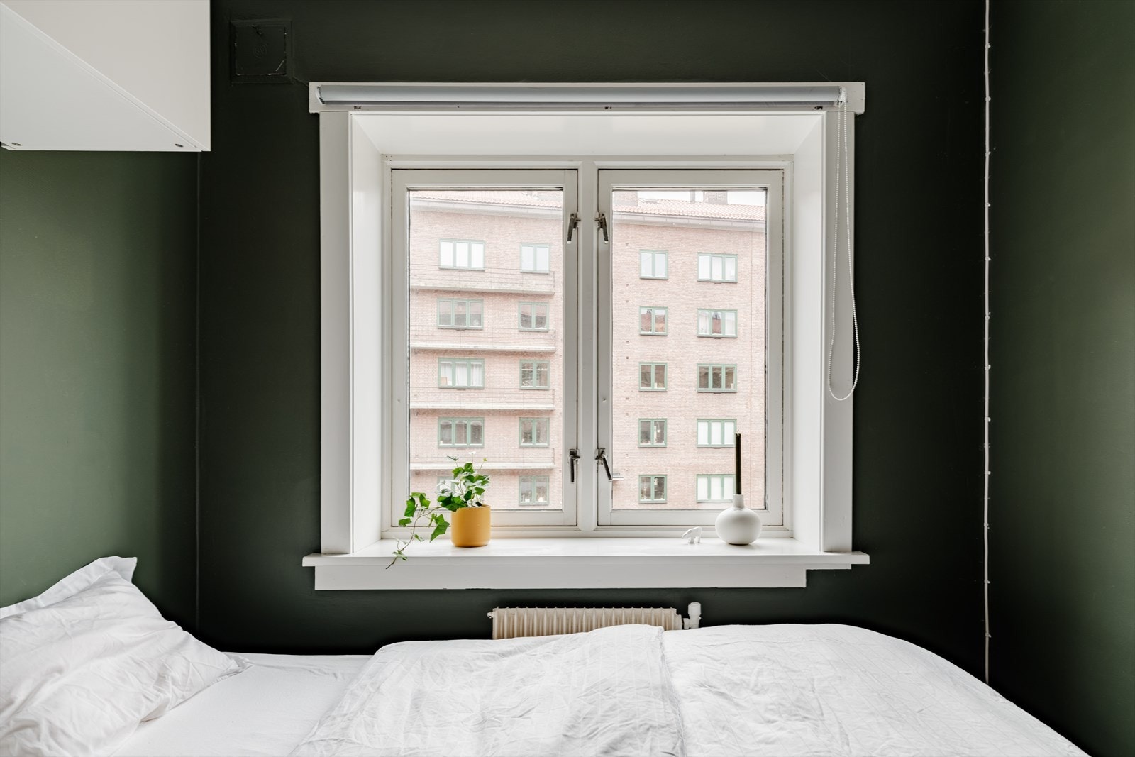 Store vindusflater sikrer gode lysforhold. Galleribilde