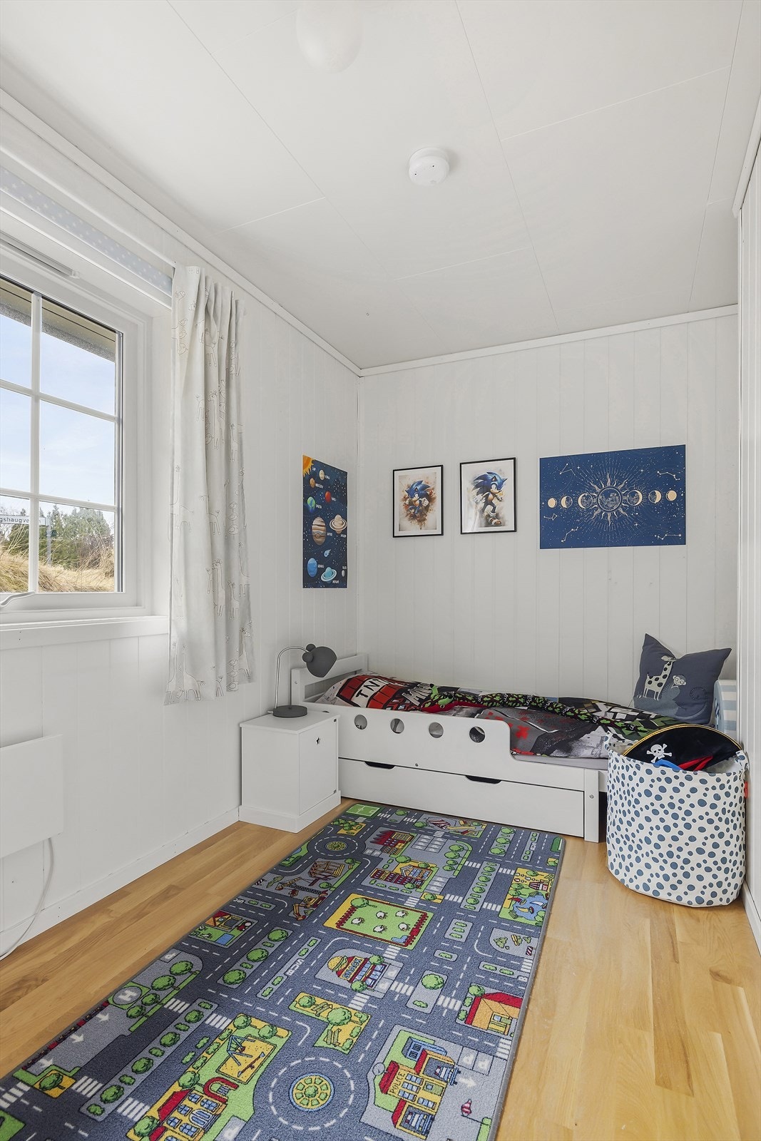 Dette rommet byggemeldt som bod, men er utvida og nytta som soverom av noværande eigarar. Galleribilde