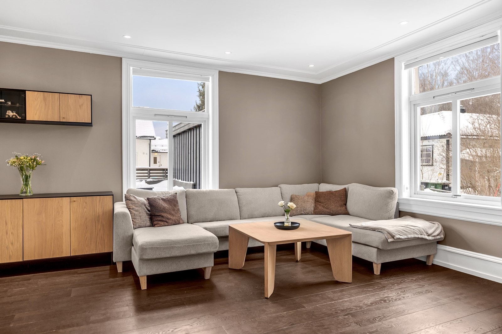 Her er det god plass til å innrede med en koselig sofagruppe med tilhørende TV-møblement. Galleribilde