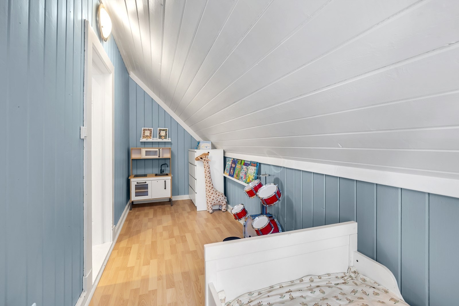 Barnerommene ligger på samme plan som hovedsoverommet, som er praktisk. Galleribilde