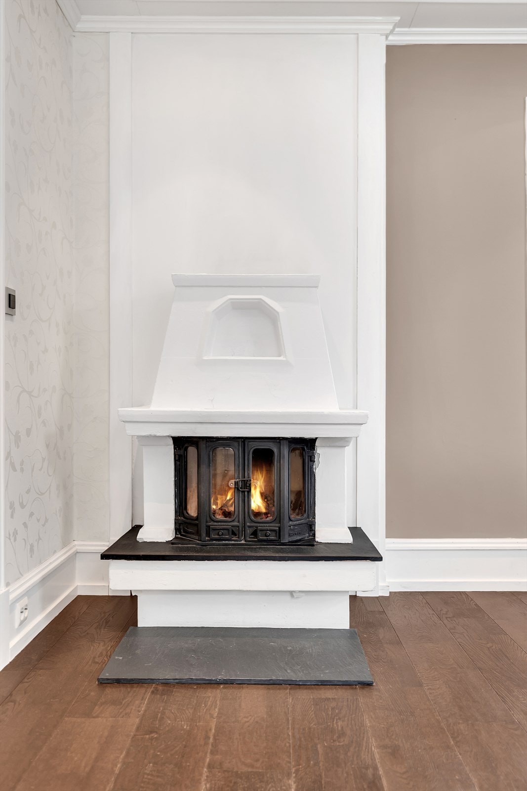 Den pene peisen bidrar til ekstra god atmosfære. Galleribilde