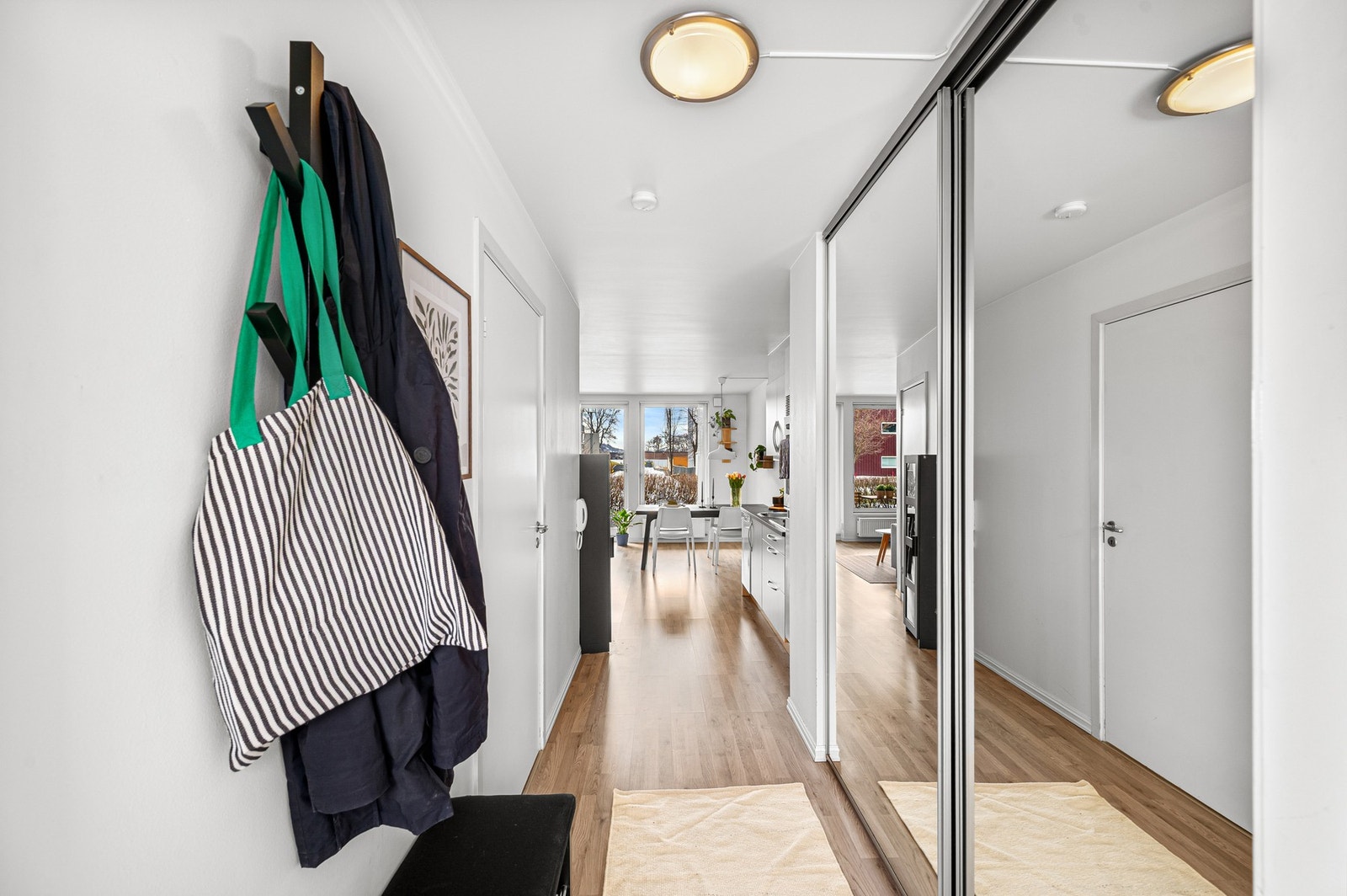 Entrén måler 4,1 kvm. Galleribilde